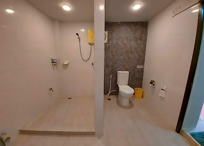 Tanaosri & Creekside Hotel 2*